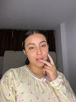 Snapshot of Elina_Hills chatting on May 2026 12:04:02 AM Elina Hills online show from May 2026 12:04:02 AM