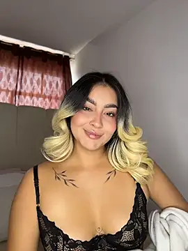 Snapshot of Elina_Hills chatting on July 2026 05:06:01 PM Elina Hills online show from July 2026 05:06:01 PM