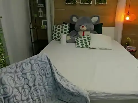 OhLadyPlease online show from November 2025 06:28:01 AM