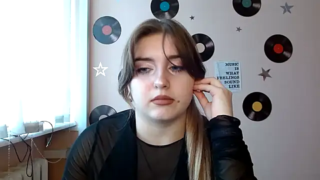 Snapshot of Dance__Queen chatting on November 2025 10:36:02 AM Dance Queen online show from November 2025 10:36:02 AM