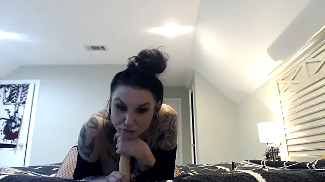 Holyplastic online show from November 2025 09:46:01 PM