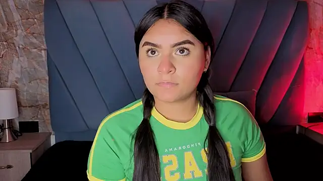 amarahanks1 online show from November 2025 03:45:01 PM