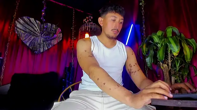 Snapshot of x_heros_x chatting on November 2025 03:14:02 PM x heros x online show from November 2025 03:14:02 PM