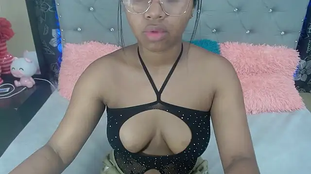 Snapshot of valentinavega18x chatting on February 2026 03:21:01 AM valentinavega18x online show from February 2026 03:21:01 AM