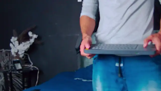 AlessioVitale online show from December 2025 12:12:02 PM