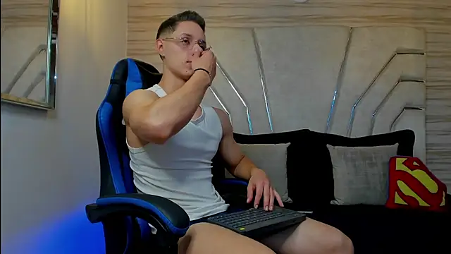 MAXTHOMSON online show from February 2026 07:04:01 AM