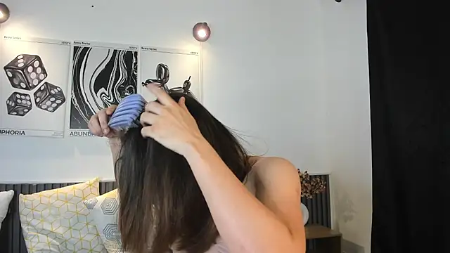 Cloe Bonne online show from November 2025 07:46:01 PM