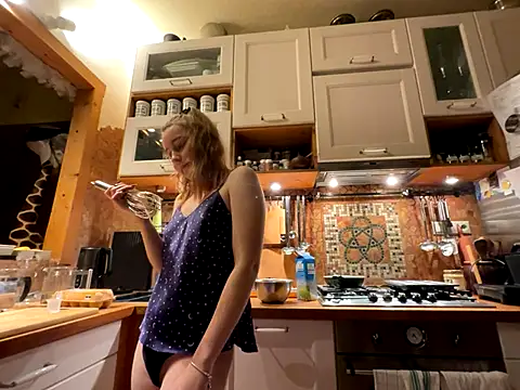 Snapshot of litttlegirl chatting on October 2025 11:27:01 PM litttlegirl online show from October 2025 11:27:01 PM