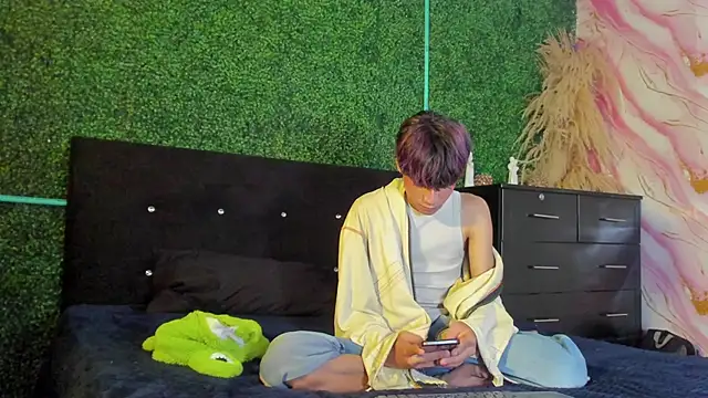 Leo Glow online show from February 2026 12:59:02 PM