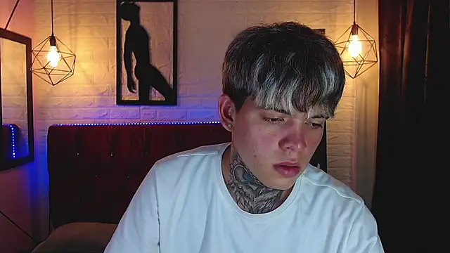 frankboyx online show from November 2025 08:20:01 PM