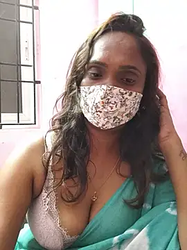 Snapshot of Queen-dhivya chatting on July 2026 07:04:01 PM Queen-dhivya online show from July 2026 07:04:01 PM