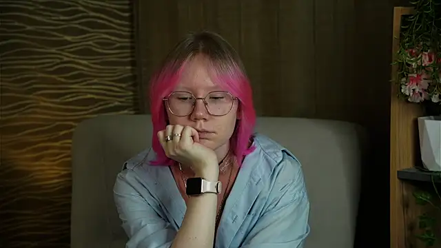 Snapshot of HanVertz chatting on November 2025 05:21:01 AM HanVertz online show from November 2025 05:21:01 AM