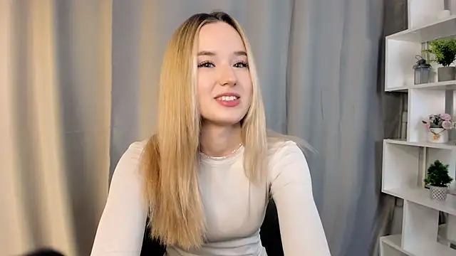 Snapshot of EveMcclearen chatting on November 2025 07:10:02 AM EveMcclearen online show from November 2025 07:10:02 AM