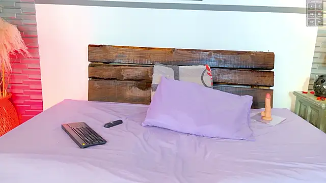 Snapshot of Oriana_03 chatting on February 2026 11:44:02 AM Oriana 03 online show from February 2026 11:44:02 AM