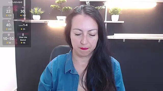 Lauryn Jones online show from April 2026 07:51:02 PM