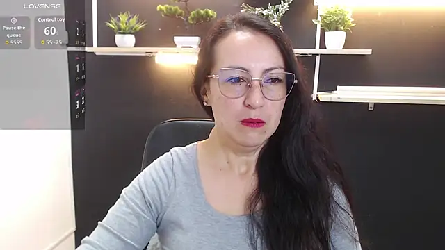 Lauryn Jones online show from April 2026 04:43:02 PM