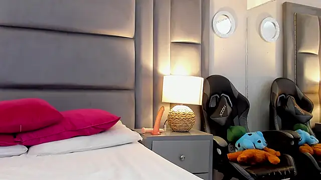 BriannaRivera online show from December 2025 12:32:01 PM