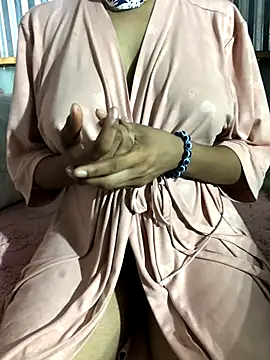 mcdeeXo online show from November 2025 01:00:01 PM