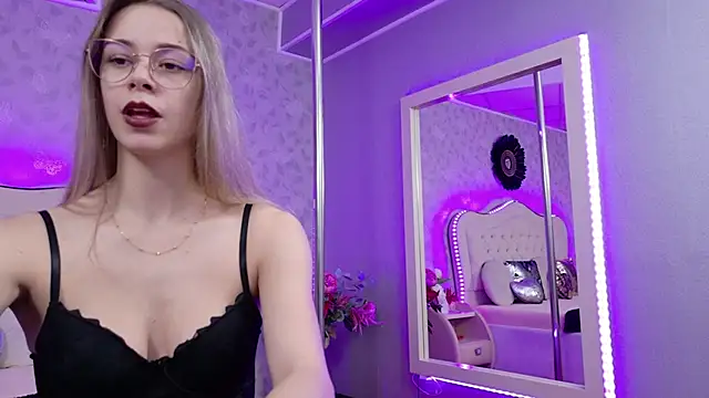 GracieCute online show from November 2025 04:56:01 AM