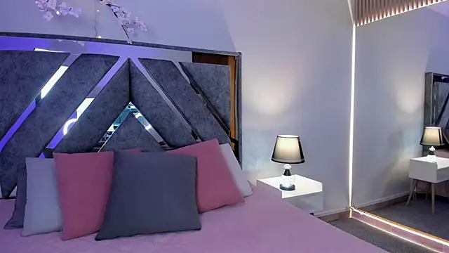 EmmaCollins    online show from May 2026 12:24:01 PM