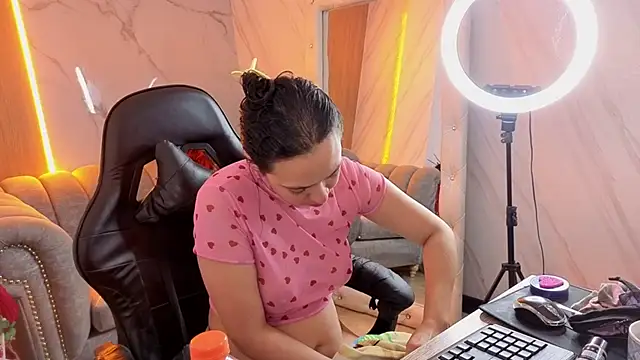 gabriella storm tf online show from April 2026 04:02:02 PM