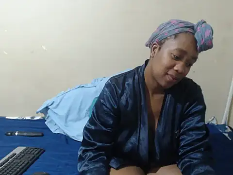 Snapshot of SexyLipss_ chatting on April 2026 12:46:01 AM SexyLipss online show from April 2026 12:46:01 AM