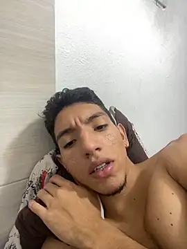 Snapshot of johnvixx chatting on November 2025 07:26:01 PM johnvixx online show from November 2025 07:26:01 PM