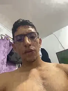 Snapshot of johnvixx chatting on November 2025 04:15:02 AM johnvixx online show from November 2025 04:15:02 AM