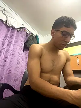 Snapshot of johnvixx chatting on November 2025 03:10:02 AM johnvixx online show from November 2025 03:10:02 AM