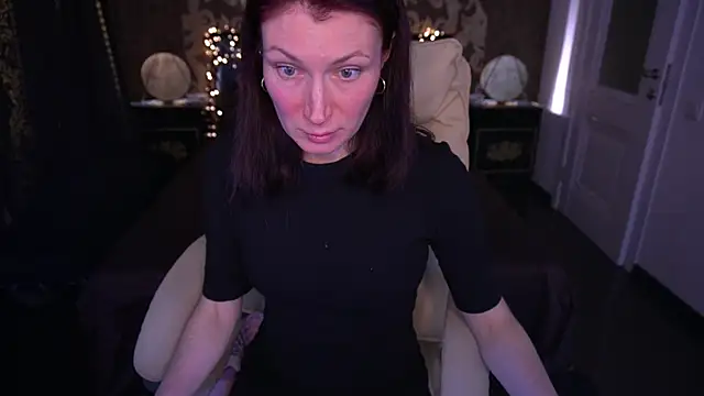 AmiraGoldd online show from April 2026 07:30:01 PM