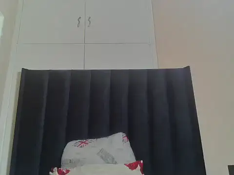 SweetSavage18 online show from May 2026 07:33:01 PM