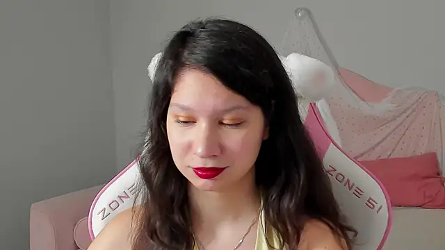 SaraDenars online show from November 2025 06:24:02 AM