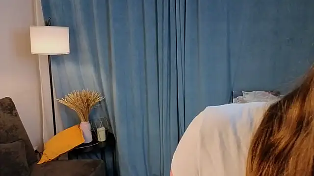 MowasaBritten online show from December 2025 05:11:02 PM