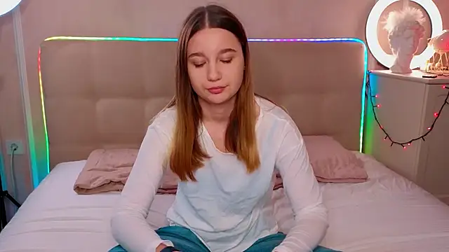 LauriePerez online show from December 2025 12:57:02 PM