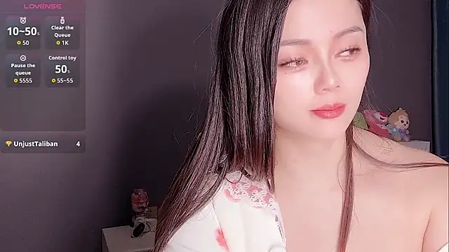 Yesenia- online show from November 2025 01:26:02 PM