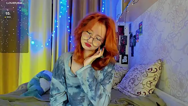 Snapshot of DragonflyLiza chatting on November 2025 12:04:01 PM DragonflyLiza online show from November 2025 12:04:01 PM