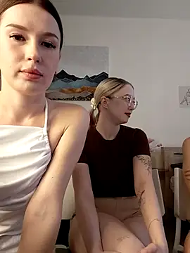 Snapshot of MelissaPinkiss chatting on January 2026 11:25:01 AM MelissaPinkiss online show from January 2026 11:25:01 AM