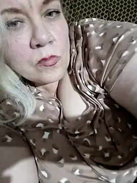 Snapshot of IZOLDA99 chatting on November 2025 06:20:02 PM IZOLDA99 online show from November 2025 06:20:02 PM