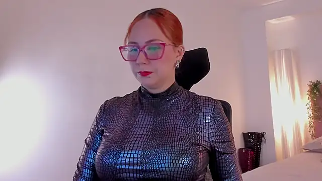 MistressErza online show from June 2026 07:05:01 PM