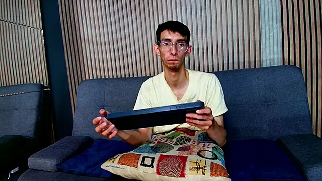 ZyroNight online show from December 2025 09:45:02 PM