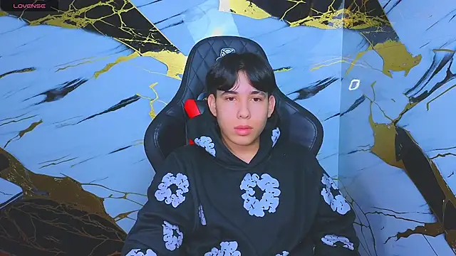 Snapshot of Suarezz10_ chatting on November 2025 11:44:02 AM Suarezz10 online show from November 2025 11:44:02 AM