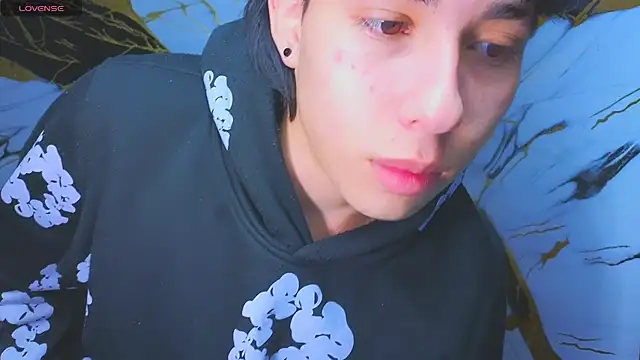 Snapshot of Suarezz10_ chatting on November 2025 12:26:01 PM Suarezz10 online show from November 2025 12:26:01 PM