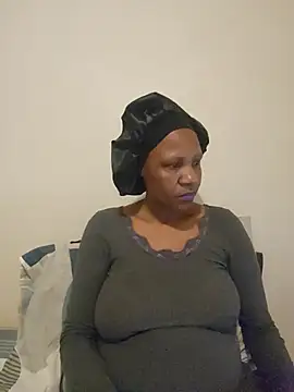 Snapshot of Mommy_Sienna chatting on June 2026 08:40:02 PM Mommy Sienna online show from June 2026 08:40:02 PM