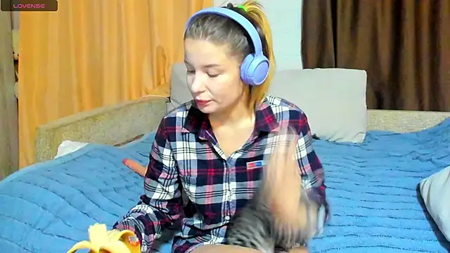 Eva purrr  online show from December 2025 01:25:01 AM