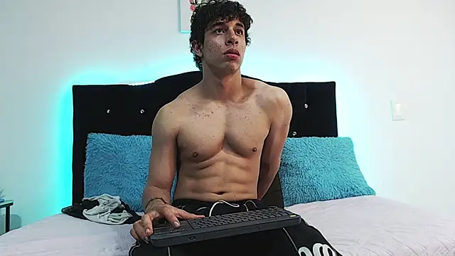 chris evans27 online show from February 2026 11:45:01 PM