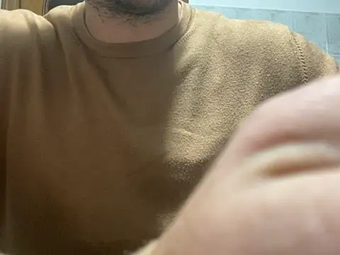 Snapshot of redflake chatting on November 2025 05:01:02 PM redflake online show from November 2025 05:01:02 PM