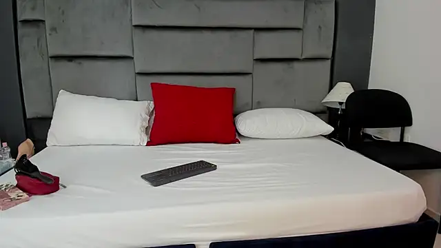 CatleyaSmith online show from January 2026 12:21:02 PM