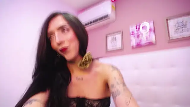 LAURALUXE online show from November 2025 02:48:02 AM