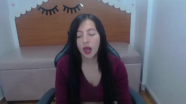 scarlett percy t online show from December 2025 07:53:02 PM