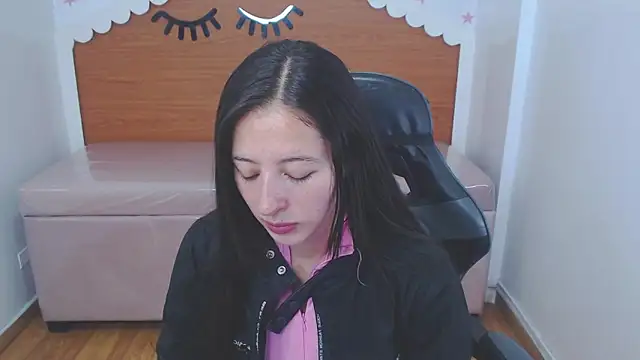 scarlett percy t online show from February 2026 07:36:02 PM